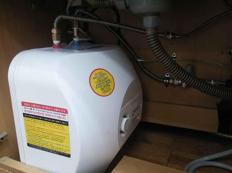 대산초등학교 부성하이온 스텐 바닥형 전기온수기 30L 설치