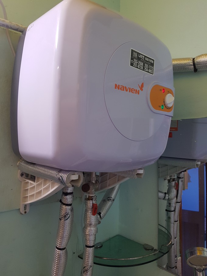 비산동주택 경동전기온수기 2대 설치 (1층,2층)