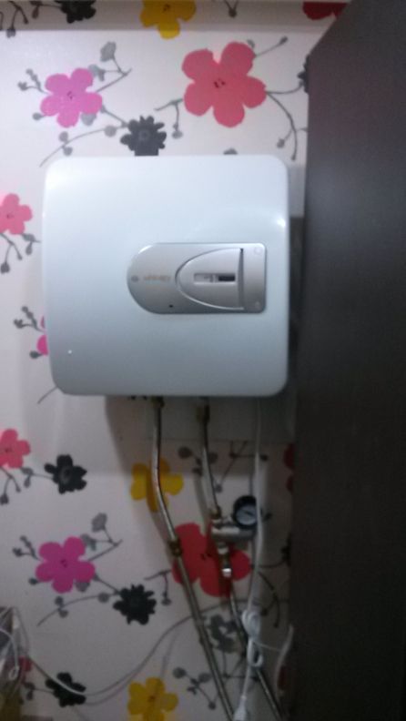 오월의정원 지하1층 꽃잎위에선한의원 겅동전기온수기30L 설치