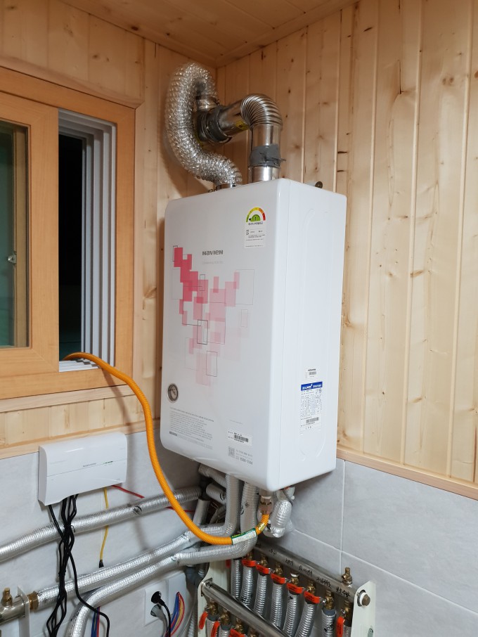 울산주택 경동콘덴싱상향보일러LPG & 각방온도조절기 & 냉.온수 분배기 설치