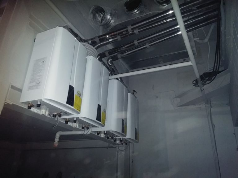 황금동 어린이수영장 경동콘덴싱가스온수기48000kcal 4대 설치 