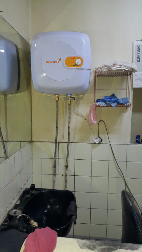고성동 황실헤어 설치 경동전기온수기 EW-30RN