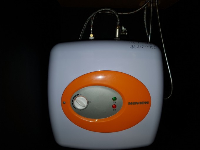 신천동 베이커리카페 경동전기온수기 15L 상향식 설치